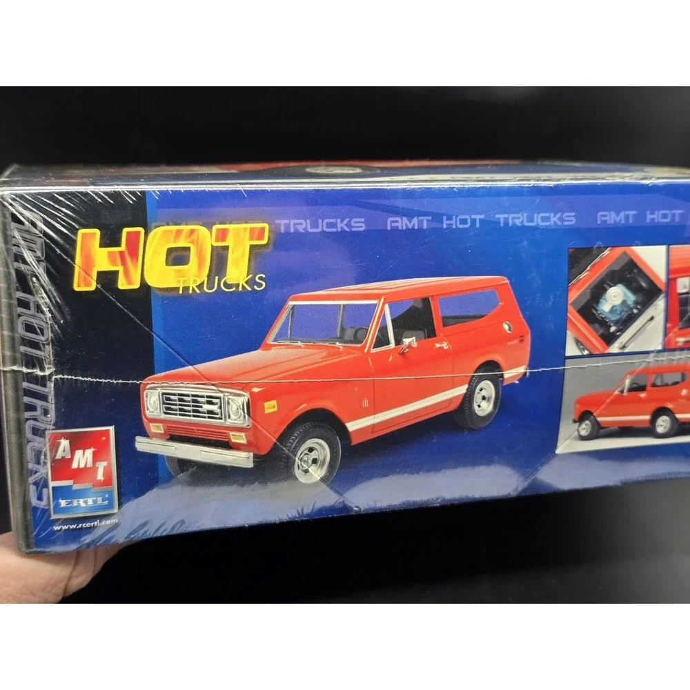 AMT Ertl Hot Trucks International Scout 38585-1HD 1/25 Scale New Sealed